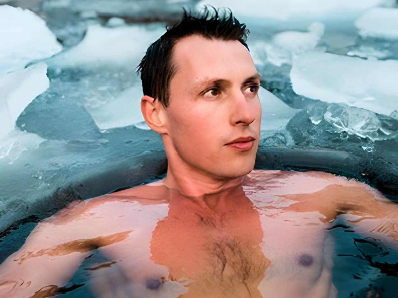 man in ijswater